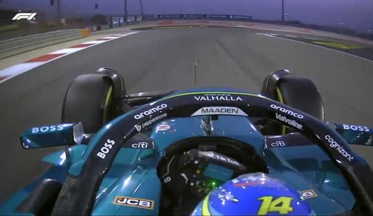 Imagen de El peligroso momento que vivió Alonso en la Fórmula 1: se quedó con el volante en la mano