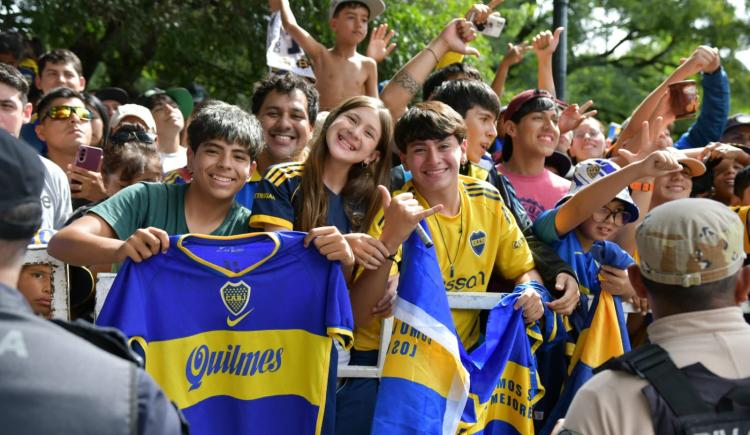 Imagen de Colorido recibimiento para Boca en su llegada a Salta