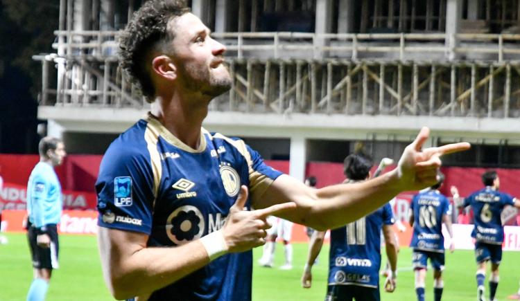 Imagen de Tomás Molina: el especialista del juego aéreo que puso a Argentinos en semifinales con su marca registrada de cabeza