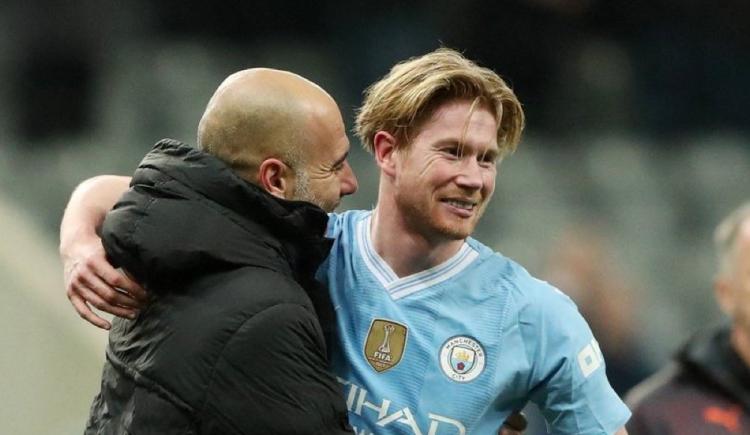 Imagen de Guardiola lamentó la despedida de De Bruyne y recordó al Kun Agüero