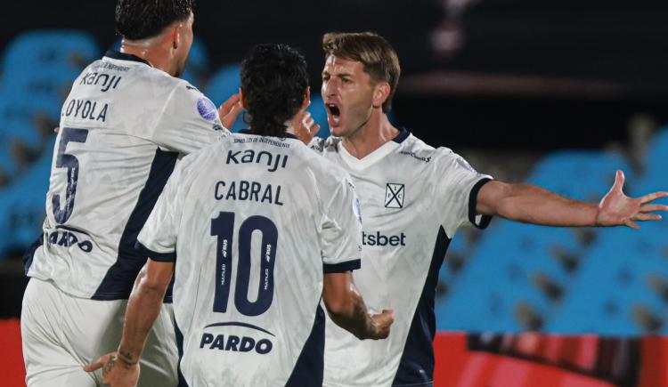 Imagen de Independiente goleó en Montevideo 5-1 a Boston River y saltó al segundo puesto