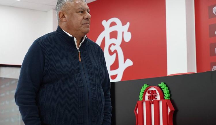 Imagen de El homenaje de Barracas al presidente de la AFA