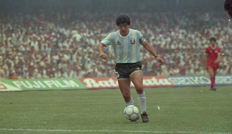 Imagen de Fue campeón del mundo, hizo historia en México y se fue entre lágrimas: los 17 años de Maradona en Argentina