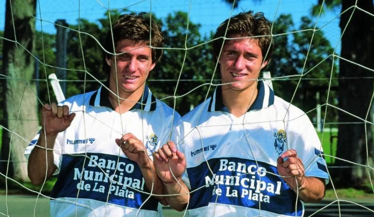 Imagen de Mística en el Bosque: los Barros Schelotto volvieron a ser protagonistas en el 11 de Gimnasia