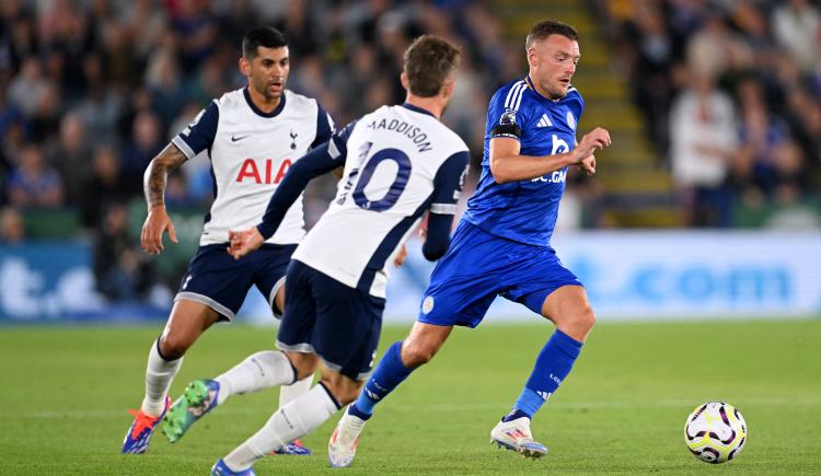 Imagen de Cuti Romero, descuido en el gol rival y fuerte cruce con Vardy en el empate de Tottenham