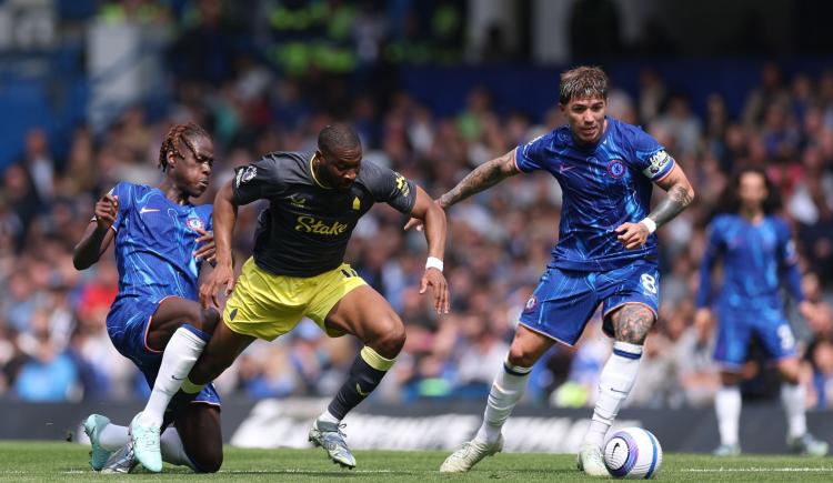 Imagen de Con una asistencia de Enzo Fernández, Chelsea venció 1-0 a Everton y quedó en zona de Champions