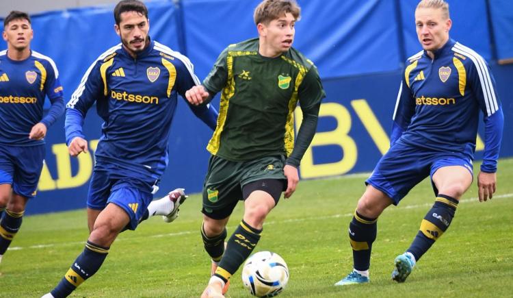 Imagen de Boca sumó un empate y un triunfo ante Defensa en los primeros amistosos con Arruabarrena como DT