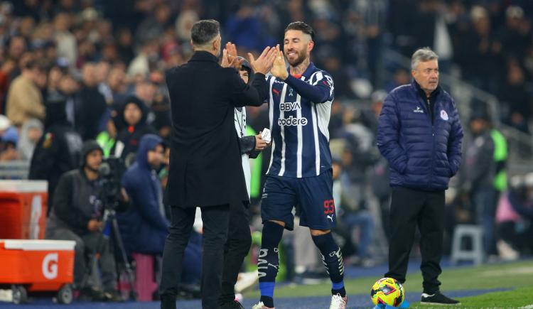 Imagen de El debut de Sergio Ramos en Monterrey: titularidad, capitanía y ovación