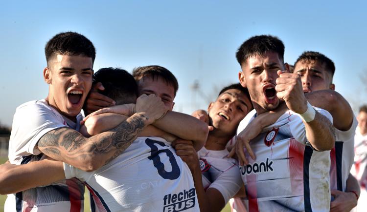 Imagen de Sorpresa en la Reserva: San Lorenzo dio el golpe ante Vélez, último campeón