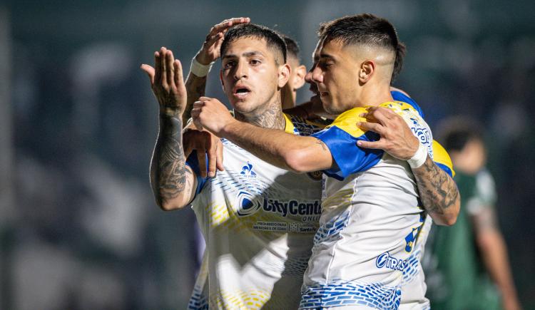 Imagen de Gastón Ávila hizo historia en Rosario Central: de goleador en inferiores a emular una marca de Edgardo Bauza