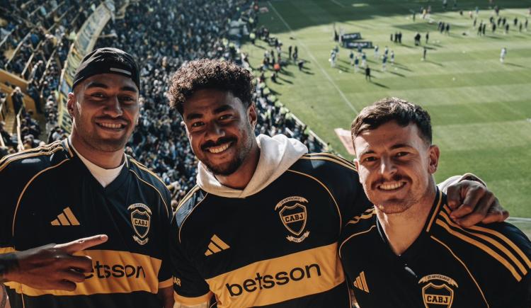 Imagen de "Una locura": los All Blacks alentaron a Boca en la Bombonera en el clásico ante Racing