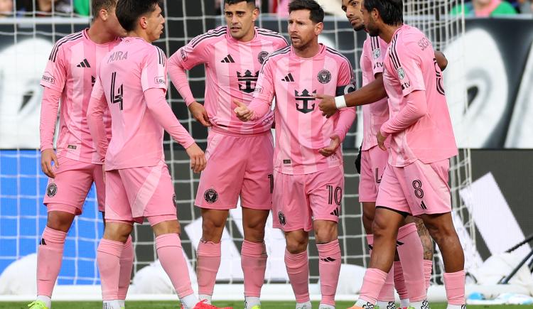 Imagen de De la Casa Blanca a la Rosada: Messi convirtió en la victoria de Inter Miami y llegó a 899 goles