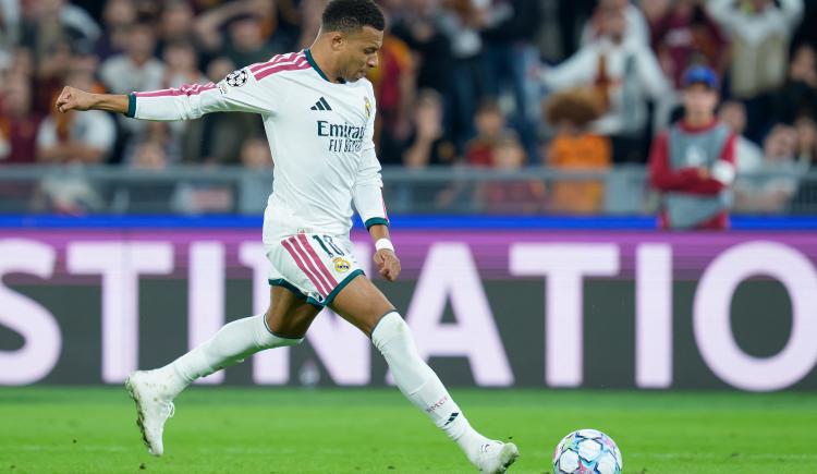 Imagen de Kylian Mbappé le quitó un récord centenario a Messi en la Champions League