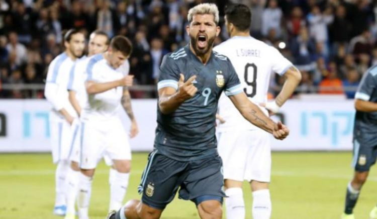 Imagen de En una sede inédita y con un histórico récord de Agüero: el último amistoso entre Argentina y Uruguay