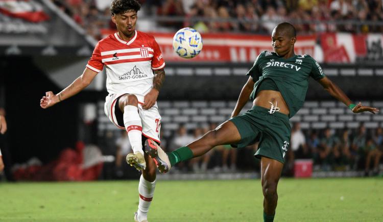 Imagen de El golazo de Medina en su debut con la camiseta de Estudiantes