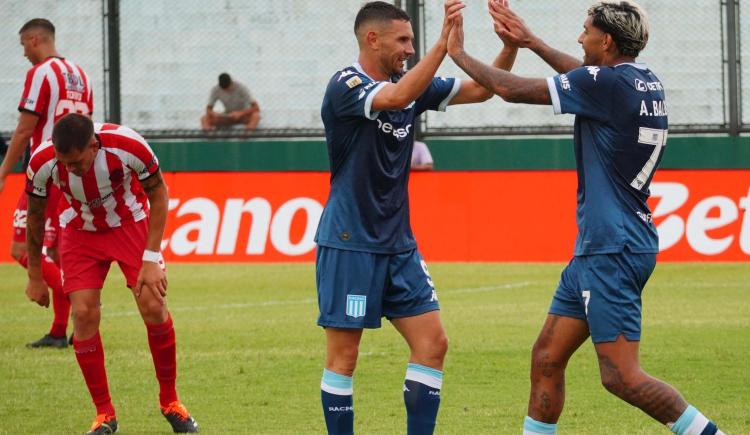 Imagen de El Racing de Costas se subió al ring: los goles de Maravilla y Rocky