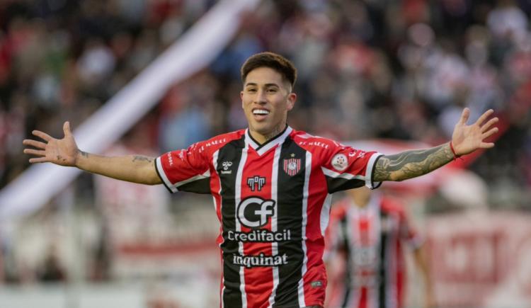 Imagen de Chacarita le ganó un partido caliente a Deportivo Morón y saltó a la cima