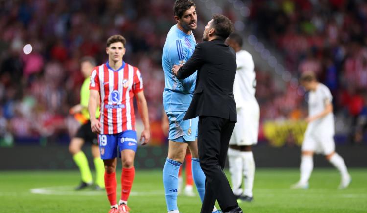 Imagen de Cholo picante: Simeone cargó contra Courtois tras el lanzamiento de objetos que detuvo el clásico