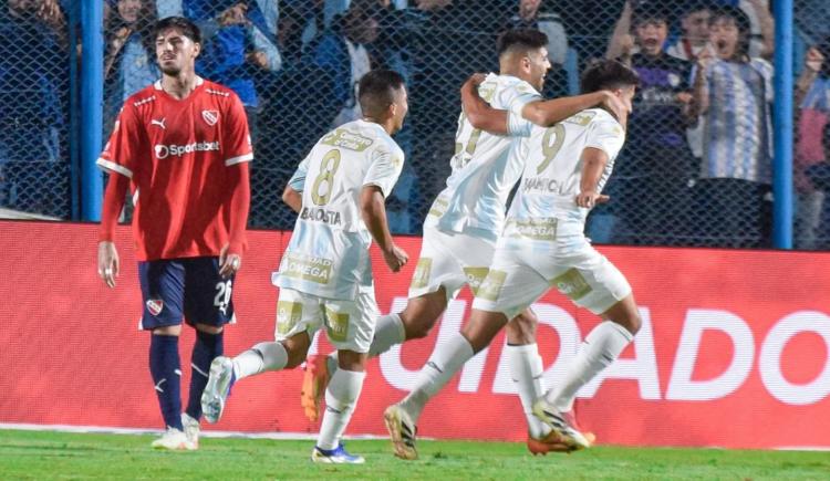 Imagen de Atlético fue demasiado para Independiente y lo venció 2-0 en Tucumán