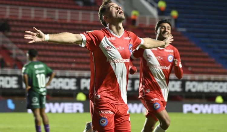 Imagen de En la vuelta del público visitante a CABA, Argentinos goleó 3-0 a Excursionistas