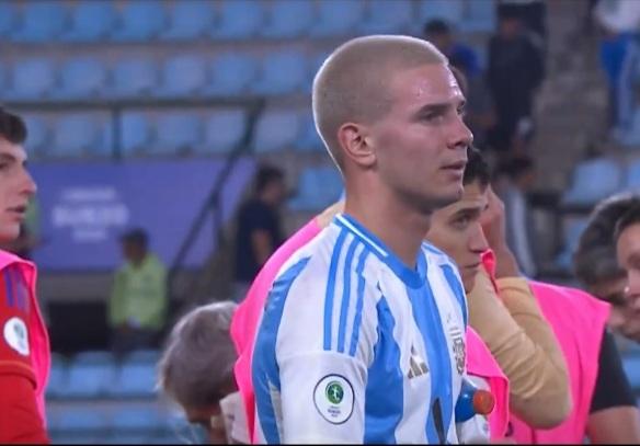Imagen de El picante cruce de Franco Mastantuono y un jugador brasileño en el clásico sudamericano