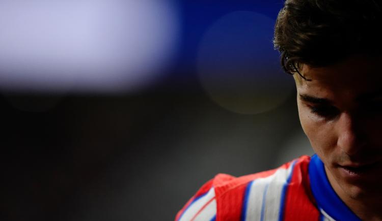 Imagen de El primer año de Julián Álvarez en Atlético de Madrid: figura y goleador, aunque sin títulos