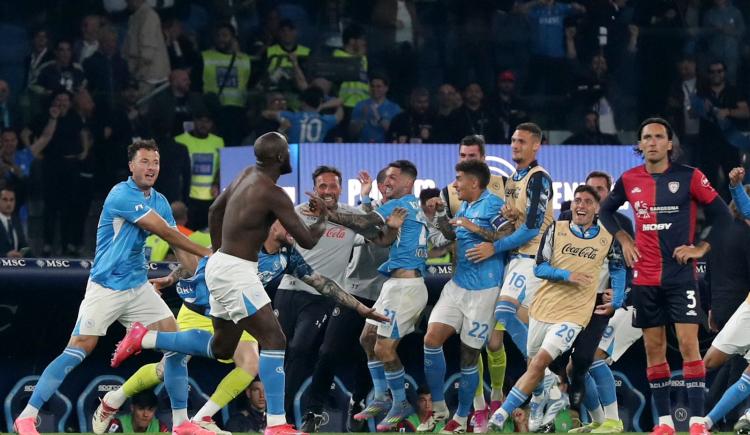 Imagen de Napoli no falló y se coronó campeón de Italia pese a la victoria de Inter