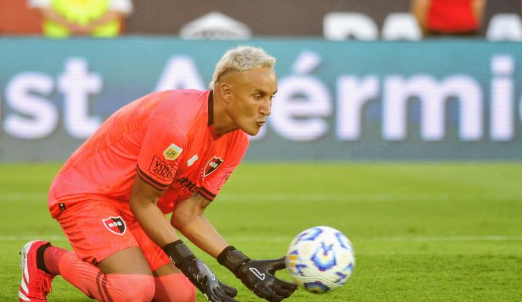 Imagen de Victoria y arco cerrado: Keylor Navas debutó con el pie derecho en Newell's