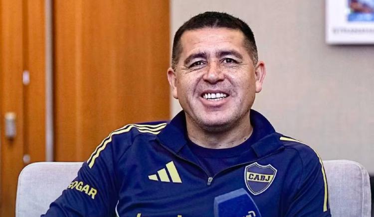 Imagen de Boca no se bajó del mercado: Riquelme llamó por otro refuerzo