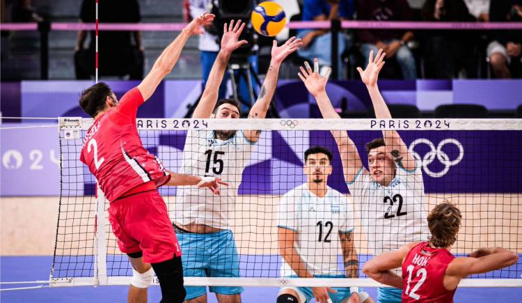 Imagen de Argentina y una dura derrota en el debut del vóley masculino