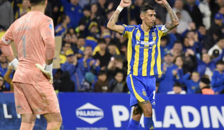 Imagen de Con Ángel de puntero: Rosario Central ganó de la mano de Di María y lidera la anual