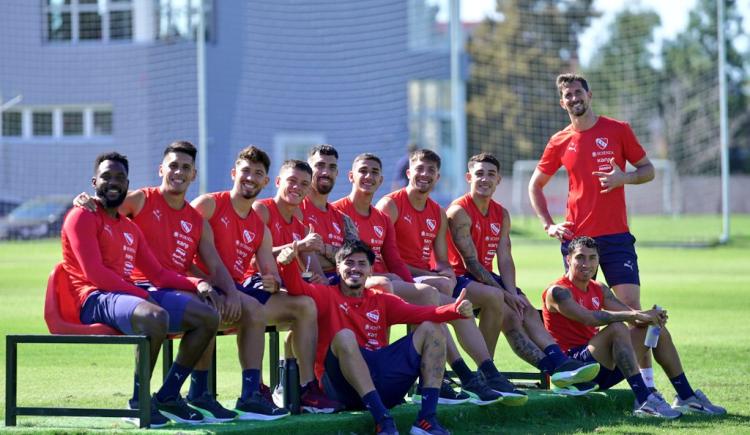 Imagen de Independiente inició la travesía a Potosí para su debut copero