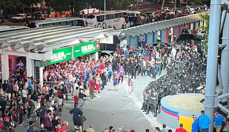 Imagen de Explotaron los hinchas de San Lorenzo tras la derrota ante Tigre: destrozos y piedrazos en el Nuevo Gasómetro