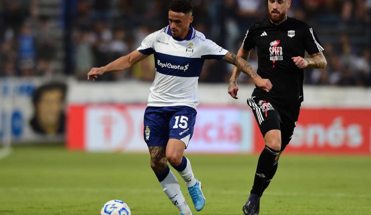 Imagen de Gimnasia rescató un agónico empate ante Riestra