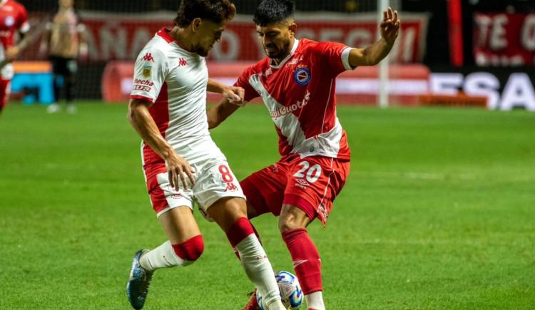 Imagen de Argentinos y Huracán empataron 1-1 en La Paternal en un entretenido partido
