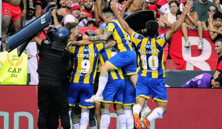Imagen de El clásico fue Canalla: Rosario Central derrotó 2-1 a Newell's