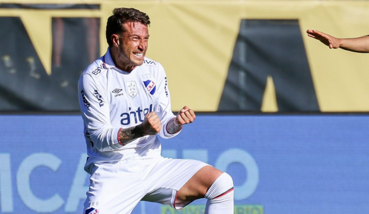 Imagen de El clásico al Bolso: Nacional le ganó a Peñarol en el Campeón del Siglo